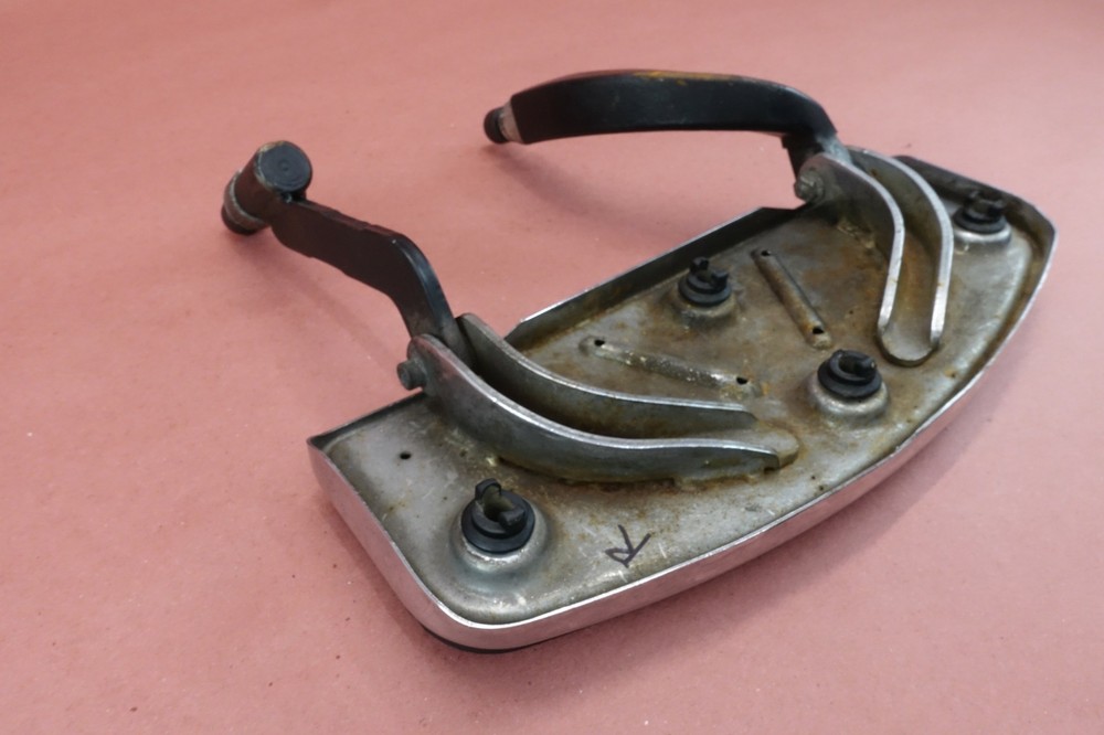 2000-2005 Harley Davidson Electra Glide RIGHT FRONT FOOT REST PEG STEP