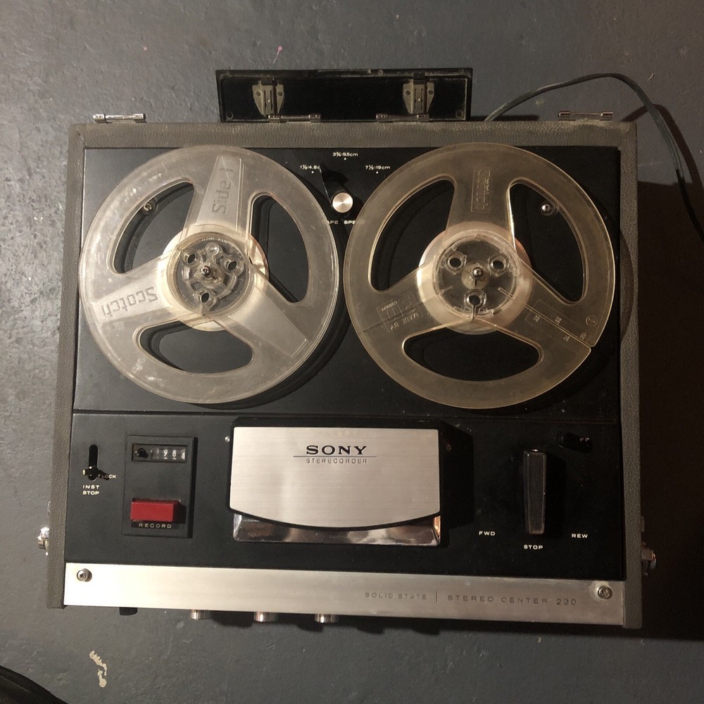 VINTAGE SONY SOLID STATE STEREO CENTER 230 Recording Powers On But Untested.