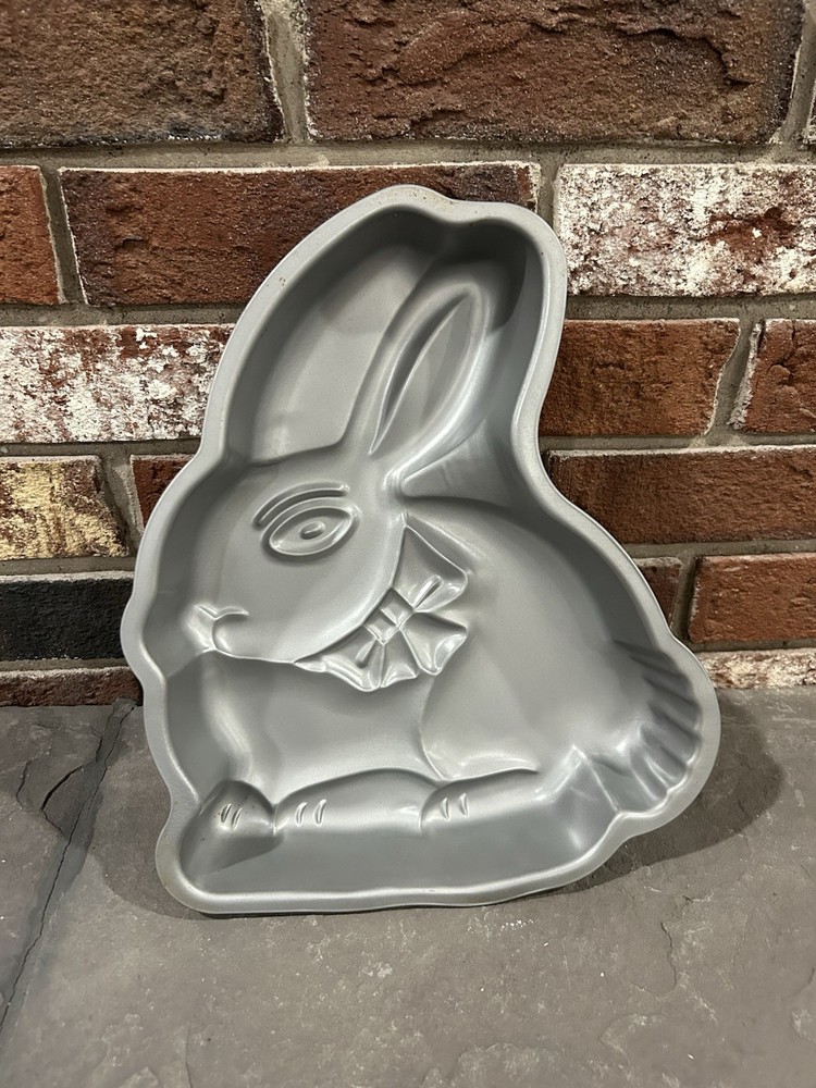Easter Bunny Nonstick Cake Pan 12”