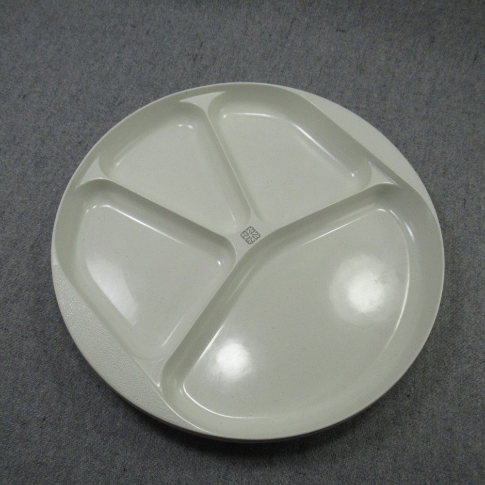 2 LittonWare Microwave Plastic Divided Plates Lids 4 Compartments White 44096