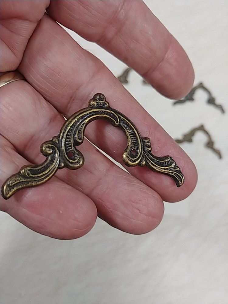 4 CLOCK / FURNITURE DECORATIONS