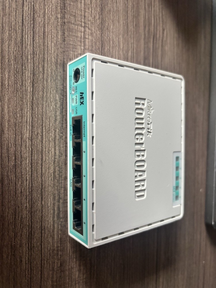 MikroTik Router hEX RB750Gr3