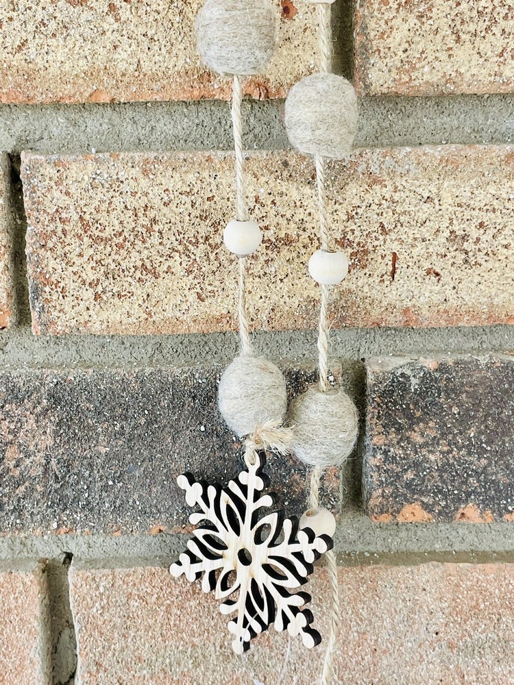 Snowflake And Tassel Garland