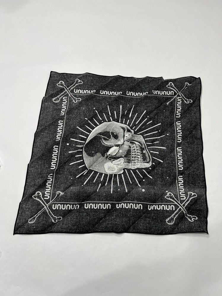 Nununu Skull Bandana in Black