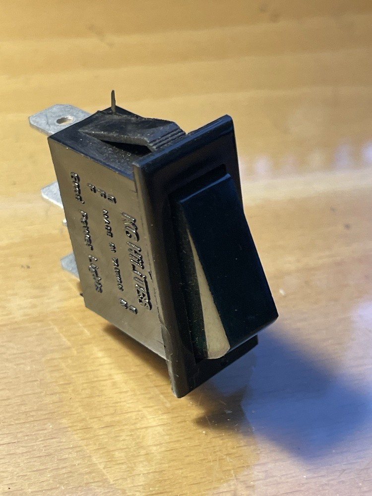 KC HILITIES Rocker Switch 3 Pin 2 Position ON/OFF With  light