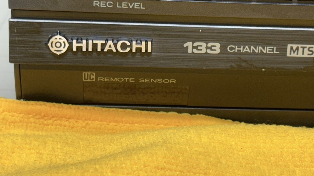 HITACHI VT-TU98A PORTADECK VIDEO SYSTEM TUNER ONLY POWERS ON - REST UNTESTED 🔥