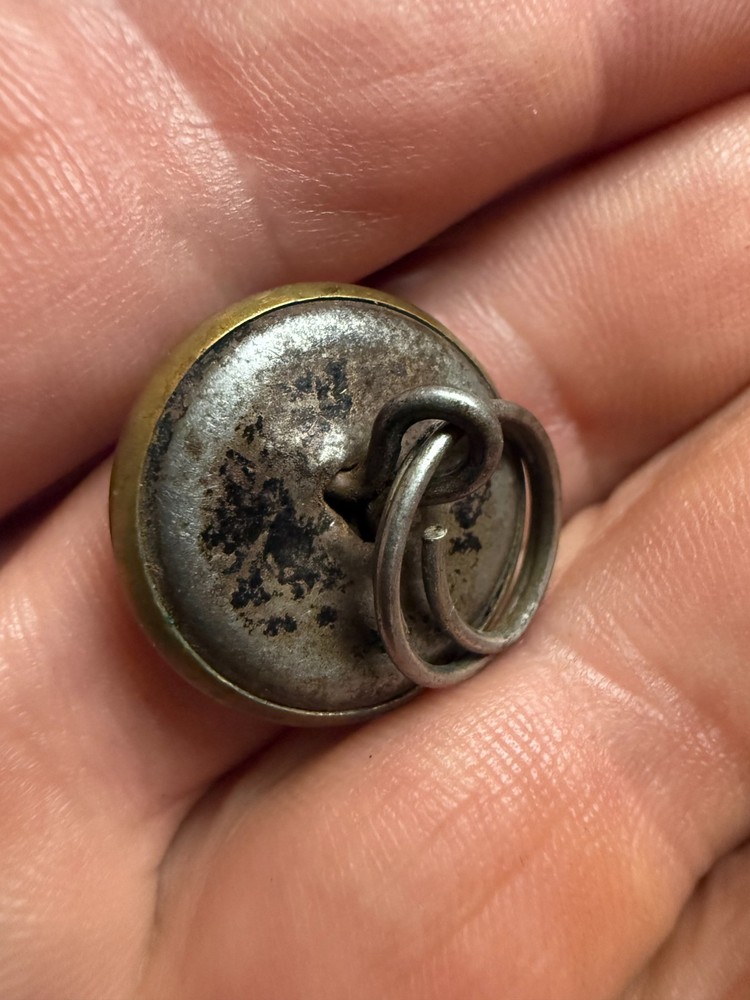 VINTAGE 'CANT BUST EM' BUTTON