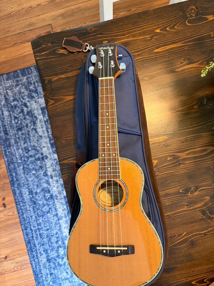 Mitchell MU70 Concert Ukelele