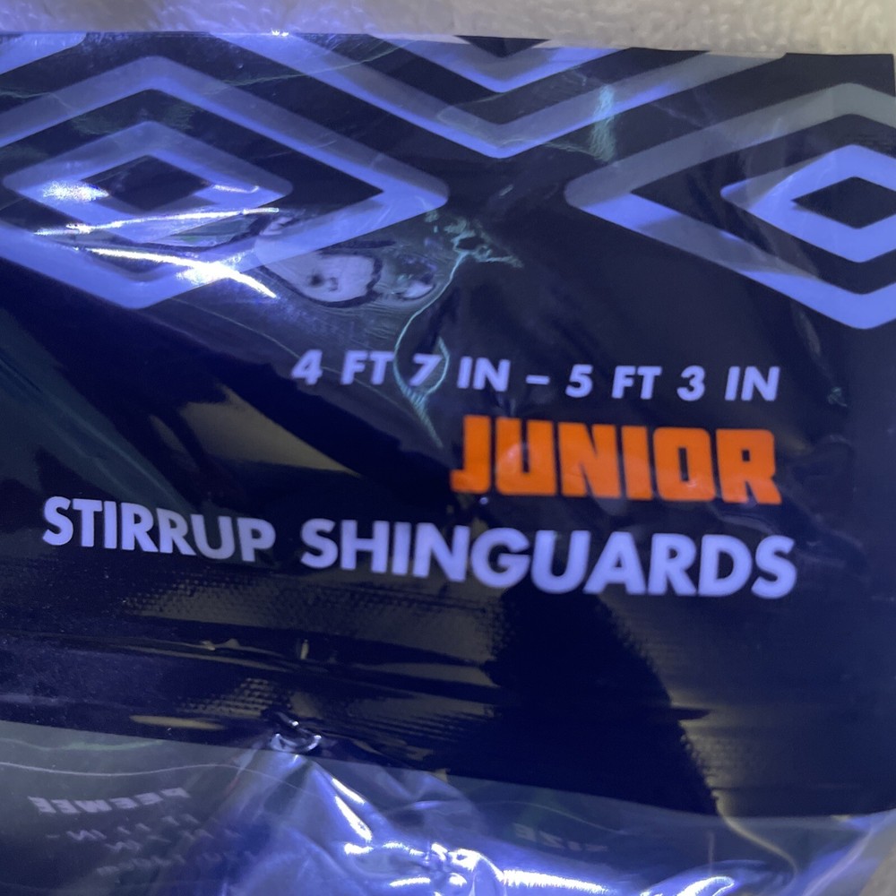Umbro Junior Stirrup Soccer Shinguards 4' 7"- 5' 3"