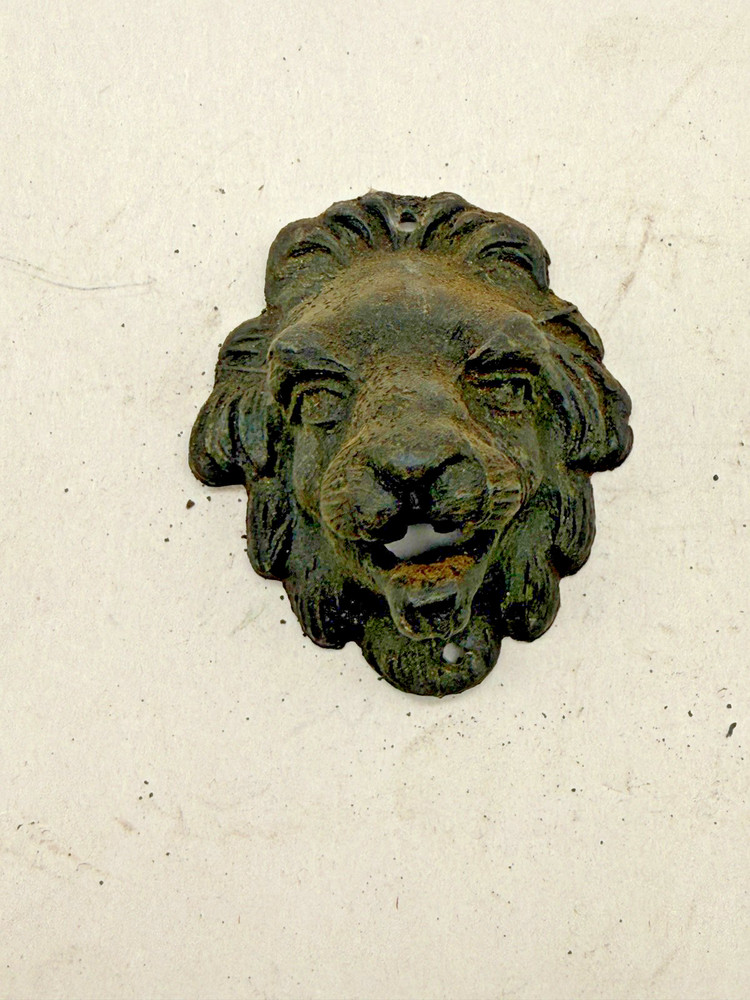 Antique Cast Lion Head Ornament From Ingraham Clock, Missing Ring.  (CM55-8209)