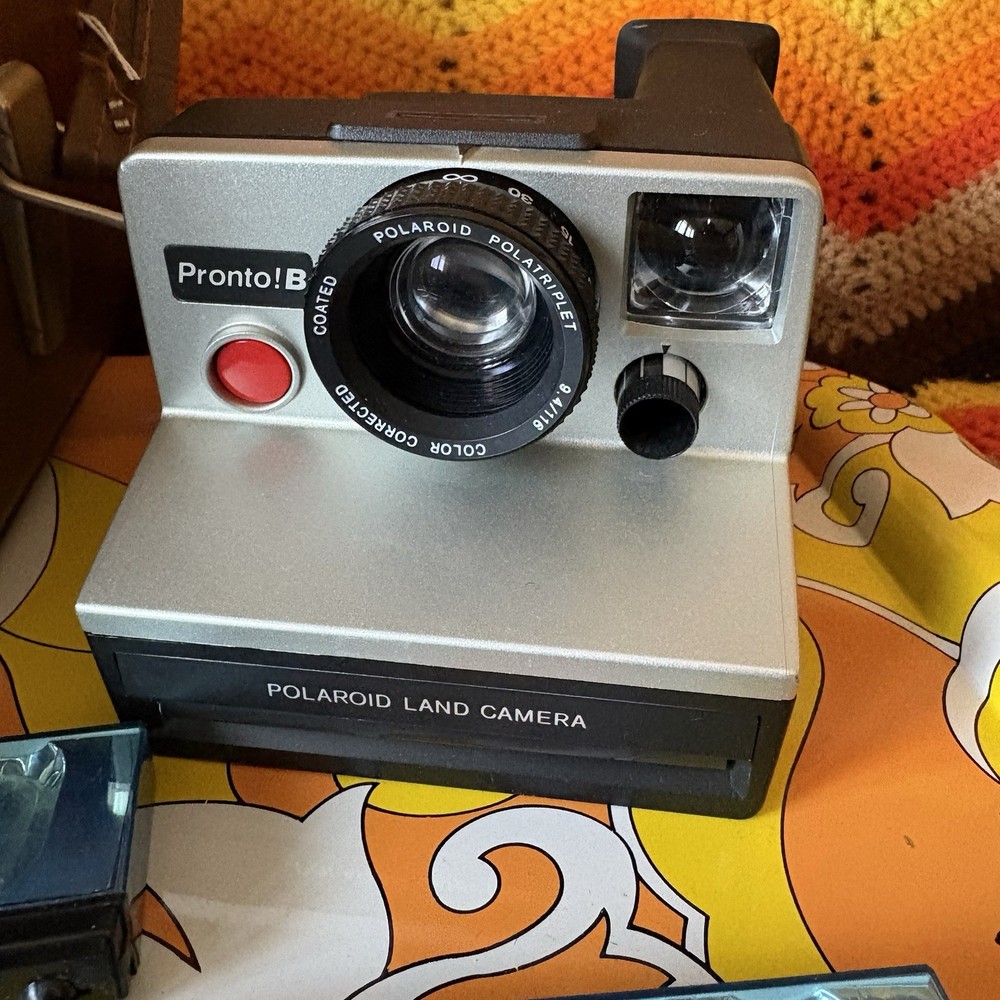 Polaroid Pronto! B Camera w/ Flash and Case •Untested