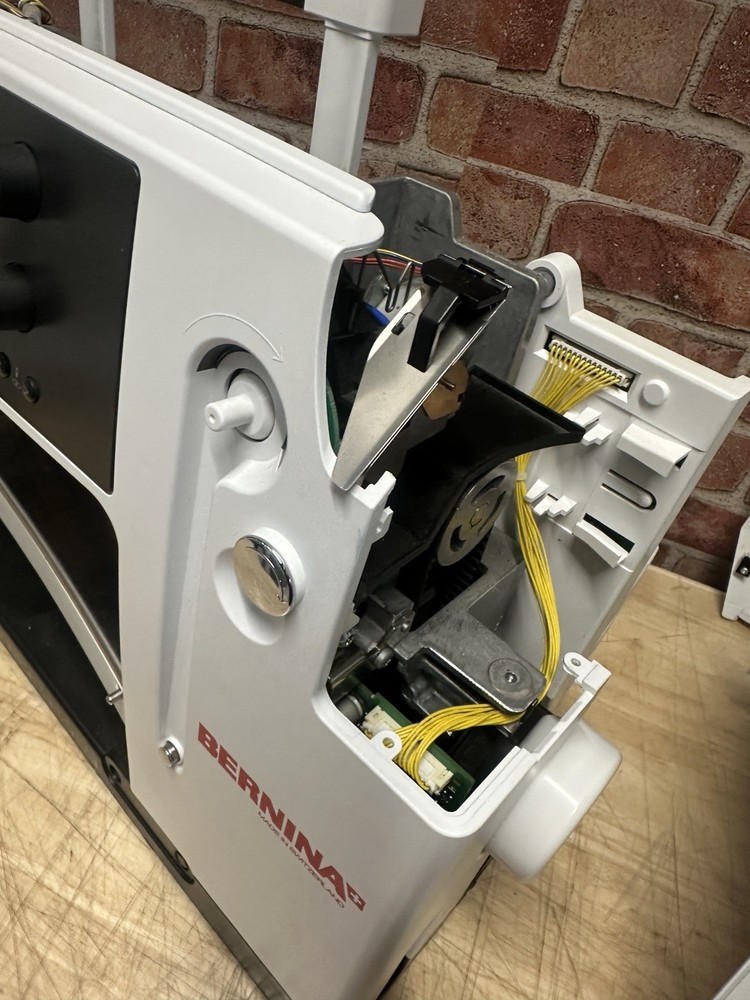 Bernina 820 Computerized Sewing Machine For Parts Only(read)