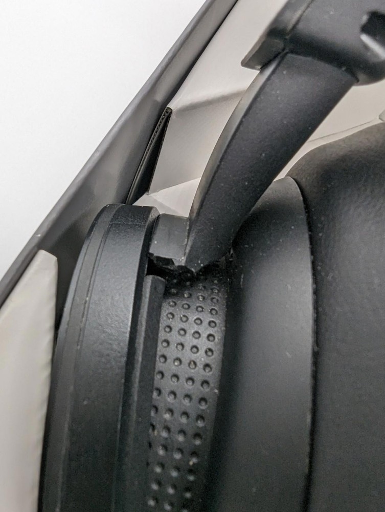 Microsoft Xbox Wireless Headset 2065 - Black READ - Broken R Ear Connect