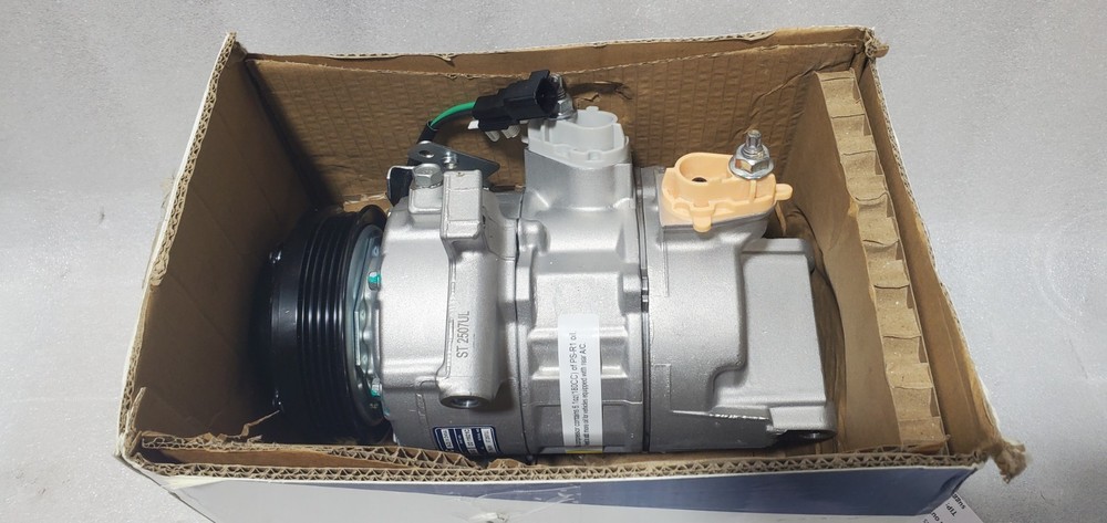 A/C Compressor-7sas18a Compressor Assembly UAC CO 11521C