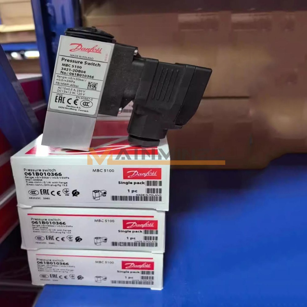 One New Danfoss 061B010366 pressure switch