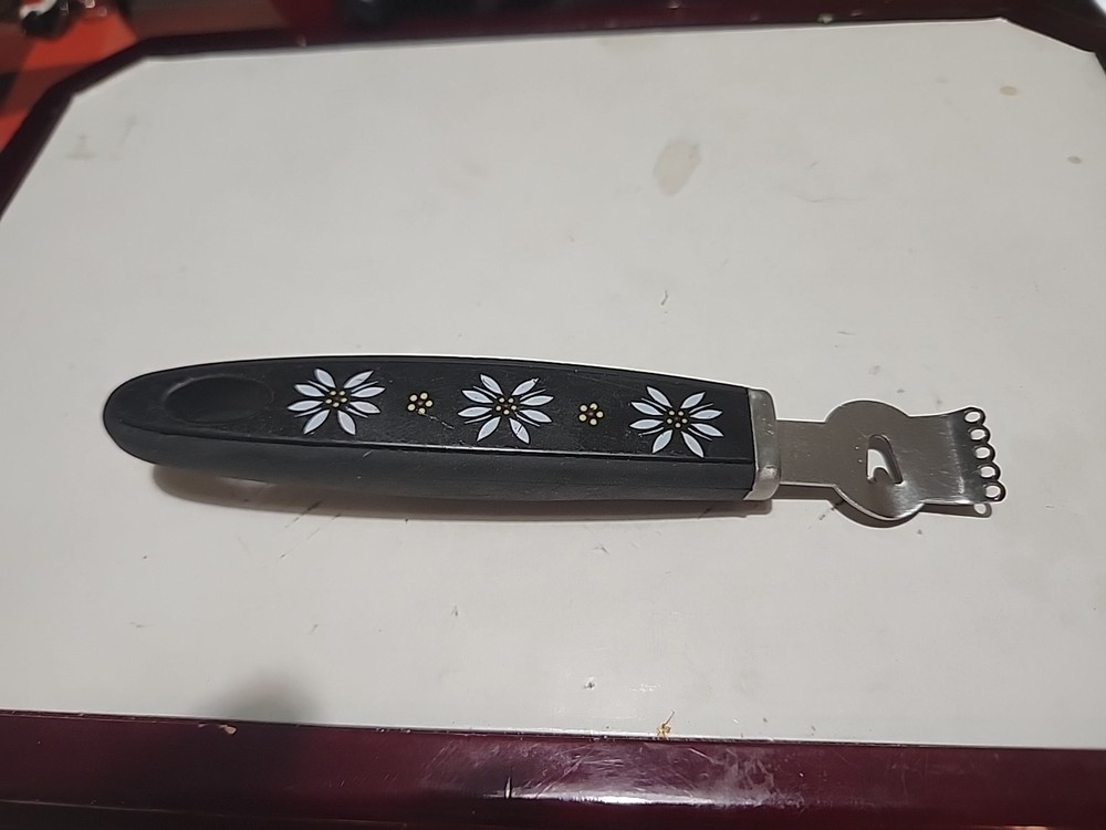 Daisy Pattern Zester Soft Grip