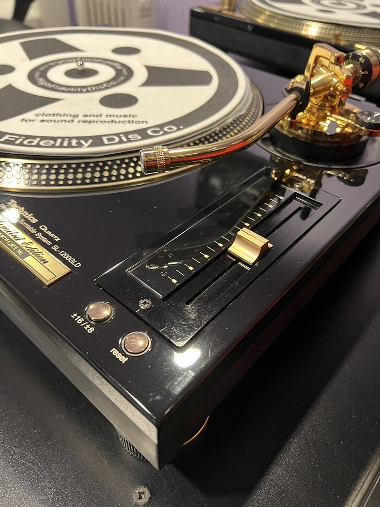 TECHNICS SL-1200 GLD Limited Gold Edition (open box)