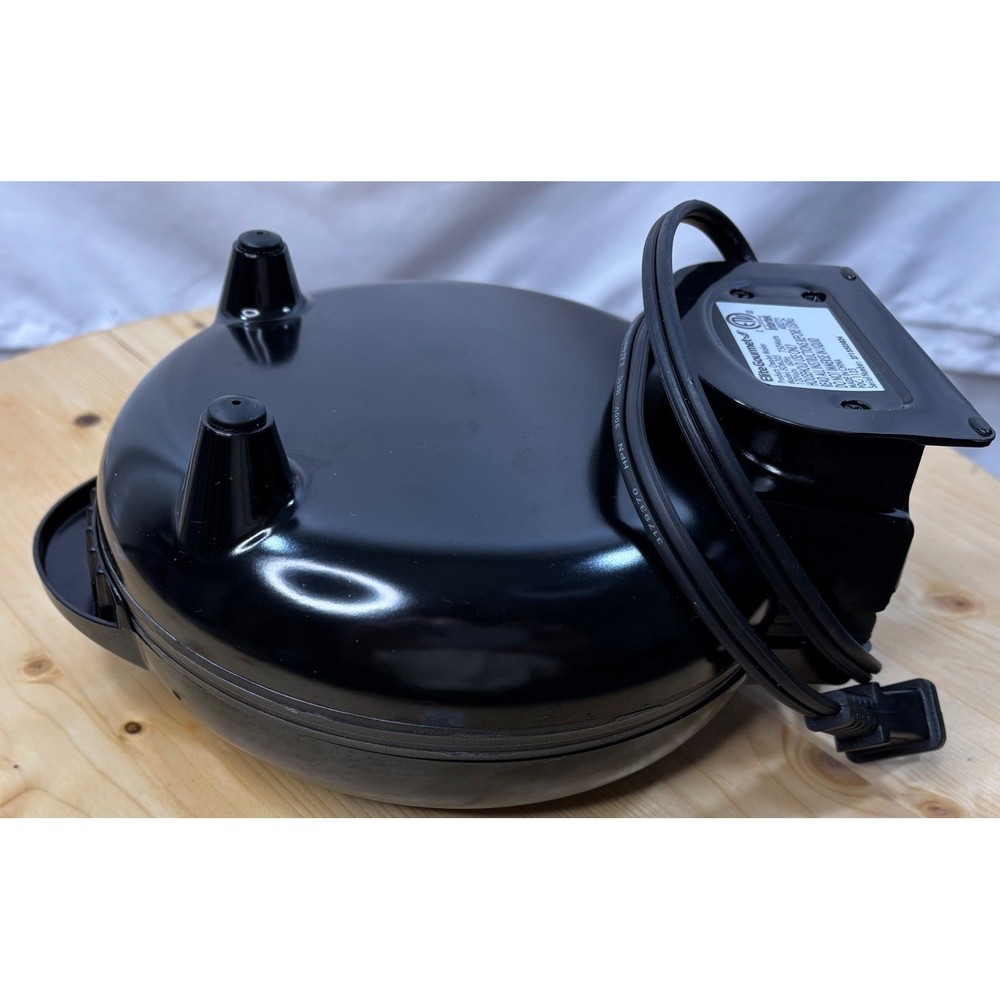 Elite Gourmet EOM205 Non-Stick Omelet Maker