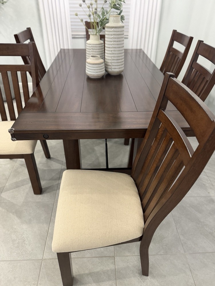 Dining Room Set – Excellent Condition