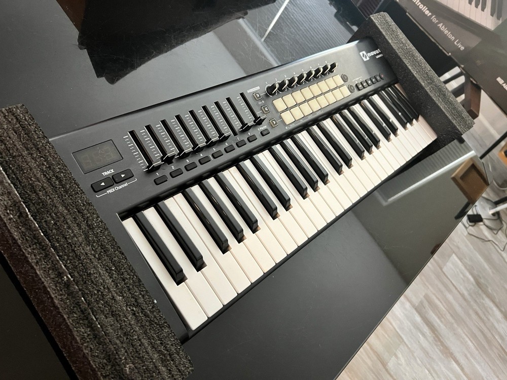Novation Launchkey 49 MK2 USB Midi Keyboard Controller In Original Box No Cables