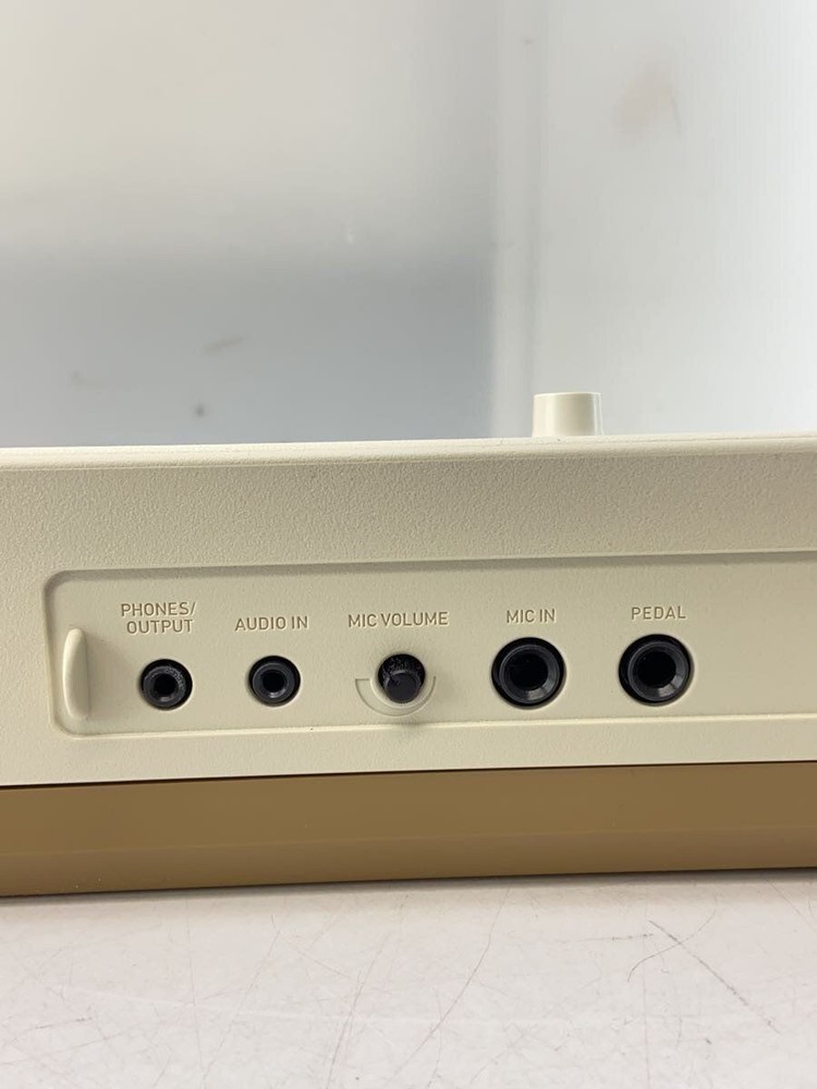 CASIO Electronic Piano Lk-526 Keyboard Used