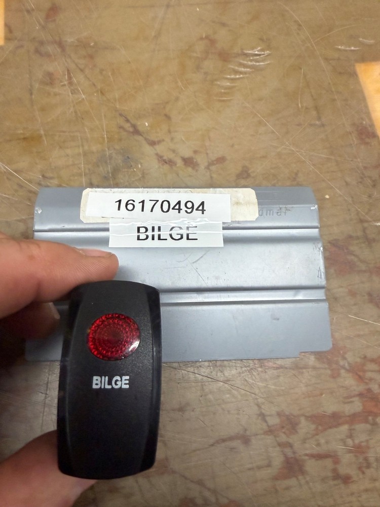 Skeeter boats BILGE PUMP SWITCH 16170494