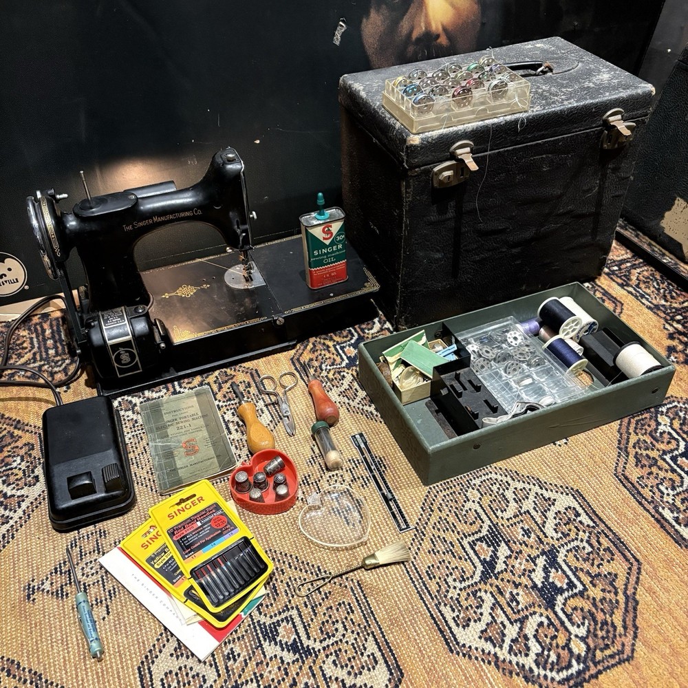 1934 Singer Featherweight School Bell Sewing Machine w/ Extras Tested & Working