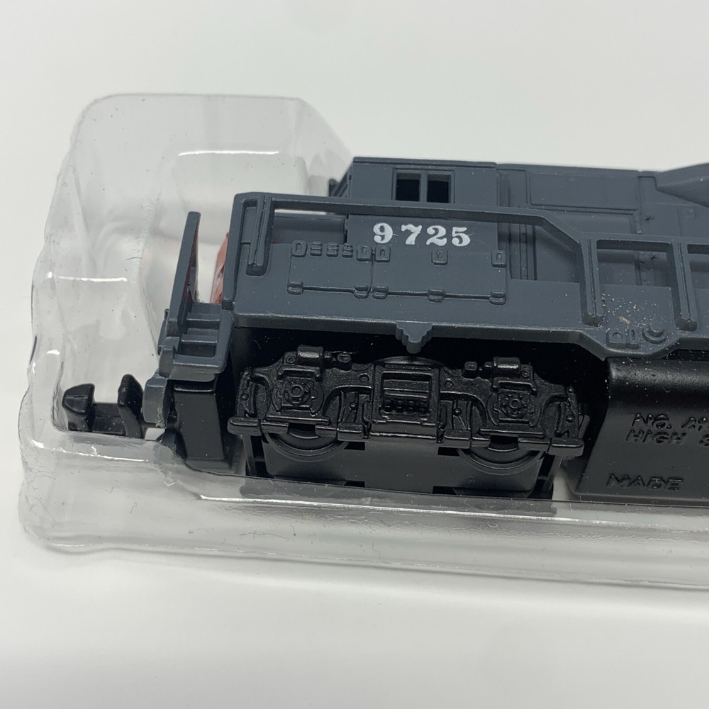 Southern Pacific Locomotive # 9725 Model Train - Open Box