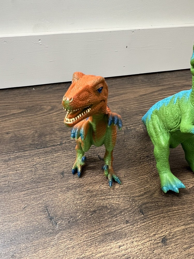 Dinosaur Toy LOT (4)