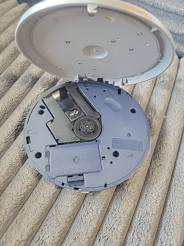 Panasonic SL-MP73J MP3. Portable CD Player