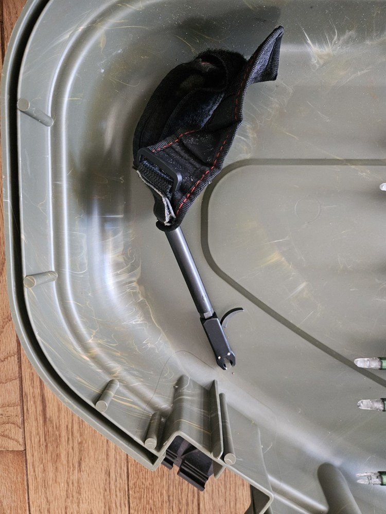 PSE Bow Madness Compound Bow RH 70# Max 25-30" Draw