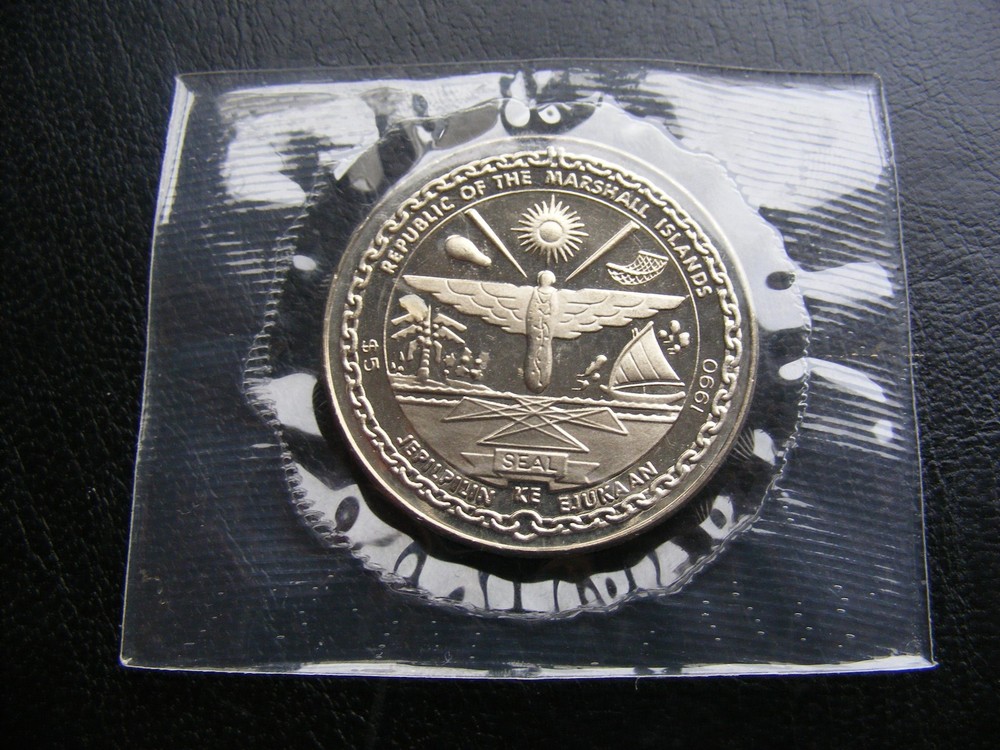W573m Marshall Islands $5 Five Dollars 1990 Dwight Eisenhower UNC sealed pack