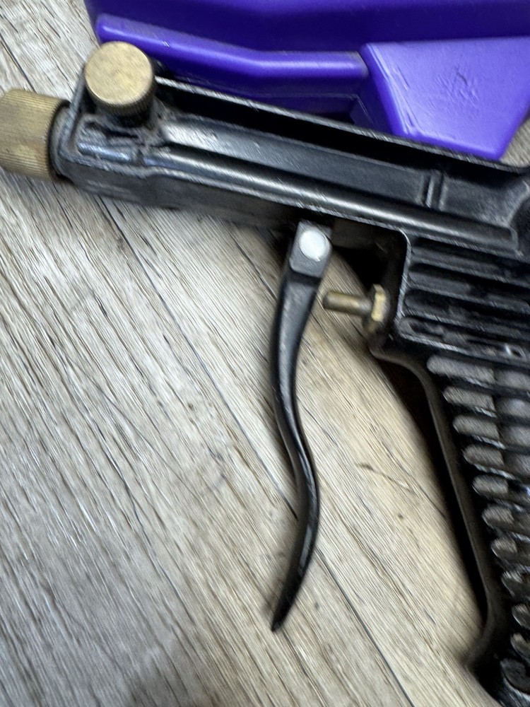 Central Pneumatic Gravity Feed Sand Blaster Gun Tool Item 45998