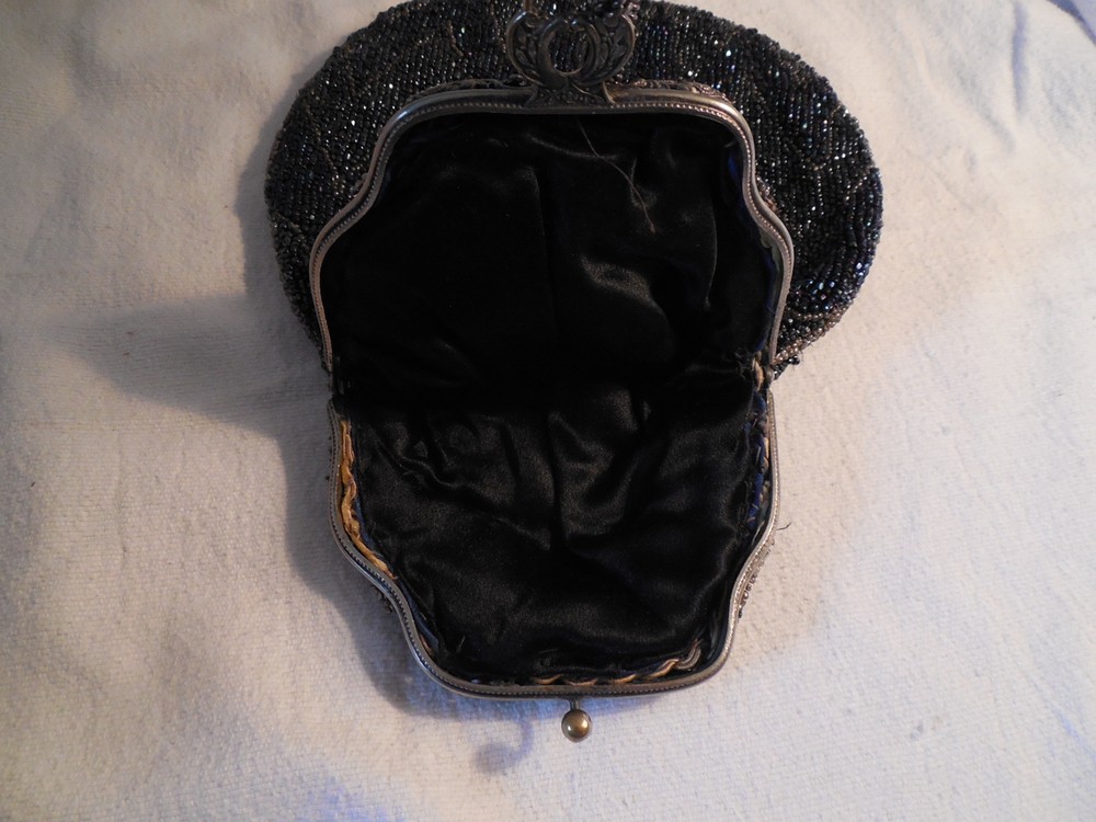 Antique Victorian micro bead purse, handbag w/ silver frame tree design