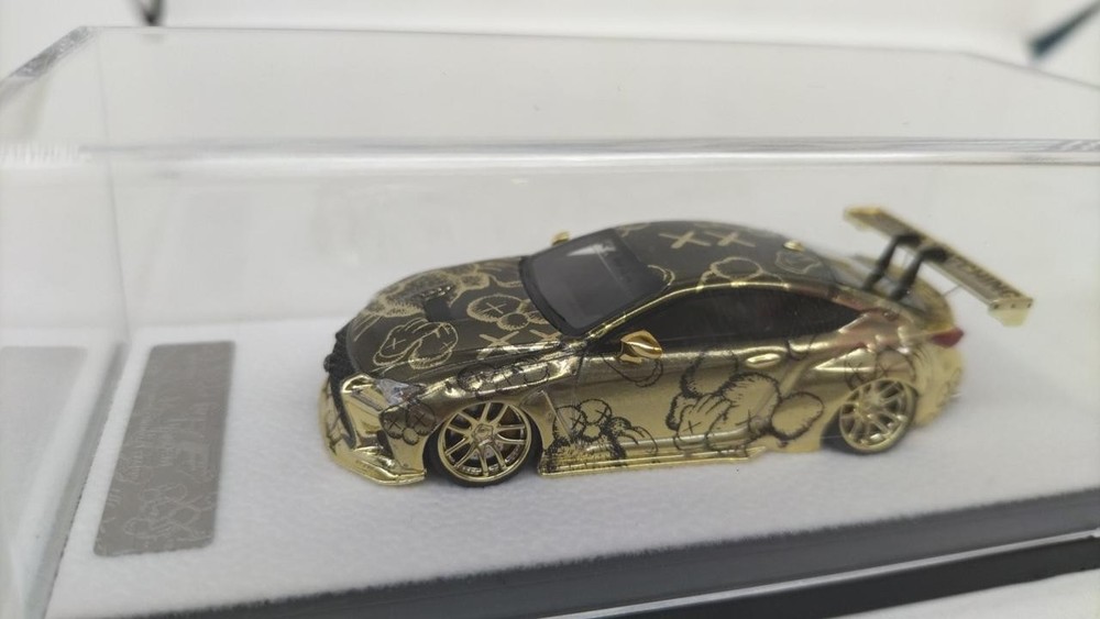 Ym Model Kaws Chorme Golden Lexus