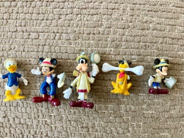Disney World Monorail Micro Characters x  5 Figures