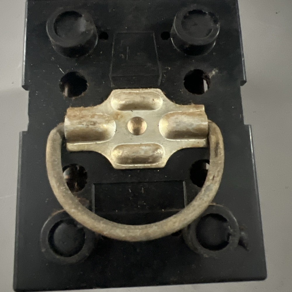 GENERAL SWITCH CORP 20 AMP FUSE PULL OUT HORIZONTAL SLOT