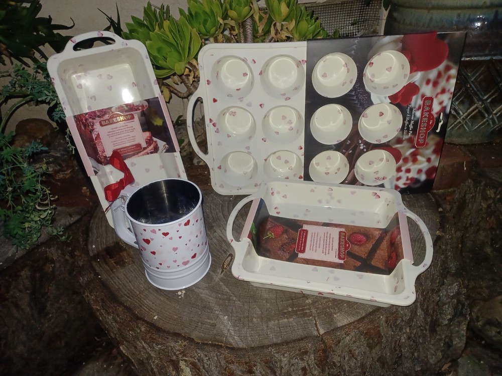 Masterclass Bakeshop Bakeware 4 piece Set Silicon Hearts New