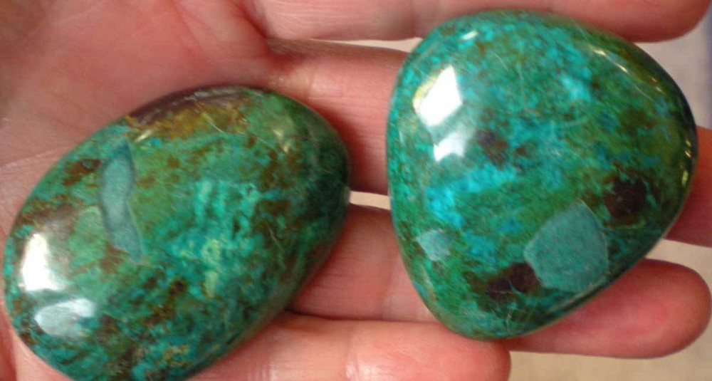 Chrysacolla - 2 Tumbled Stones rt580e