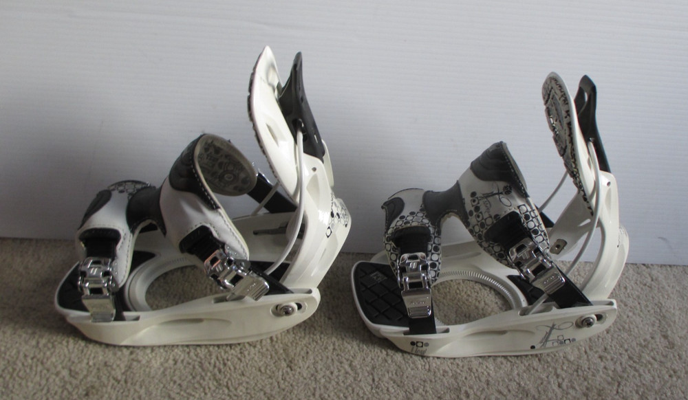 Flow Essence women's Snowboard Bindings Size Medium