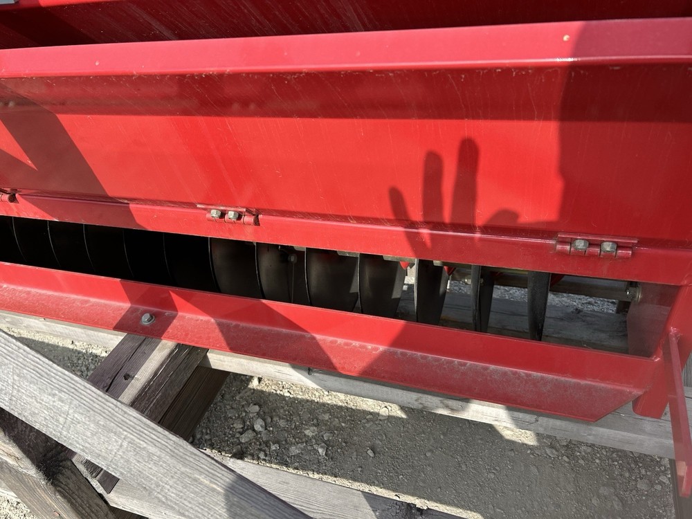 TORO SEEDER 93