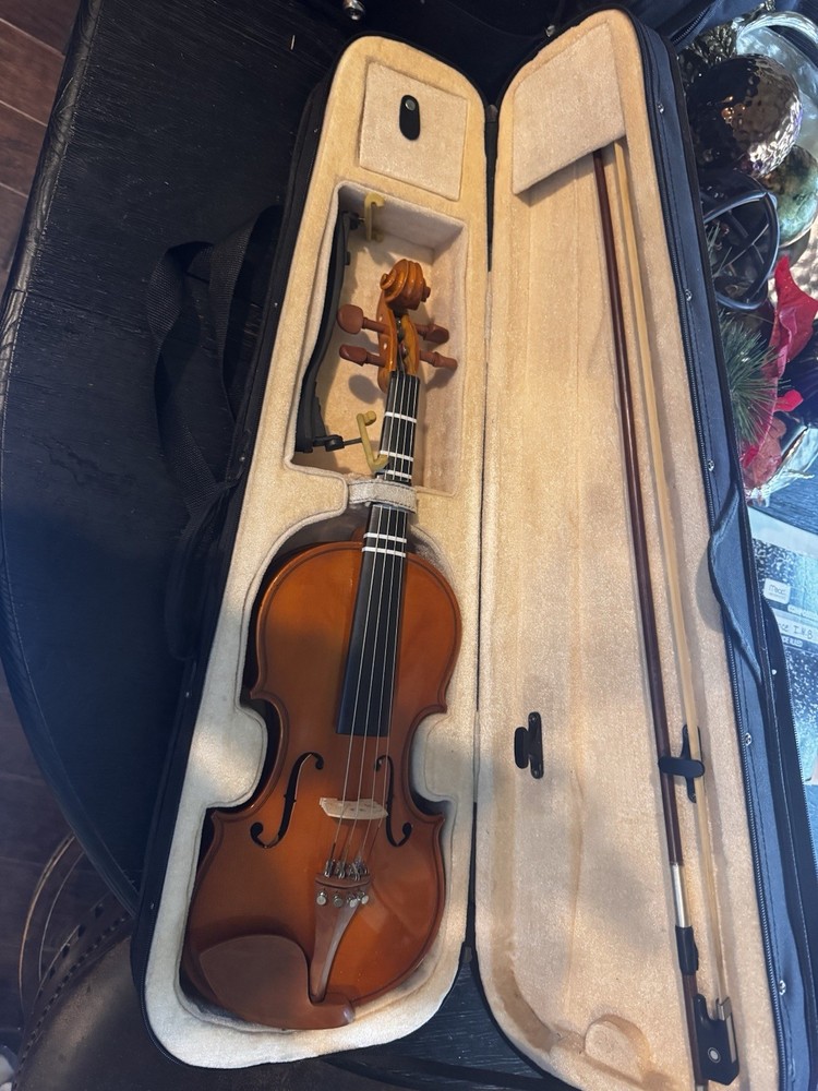 Full Size 4/4 Student Violin with Bow, Case & Shoulder Rest