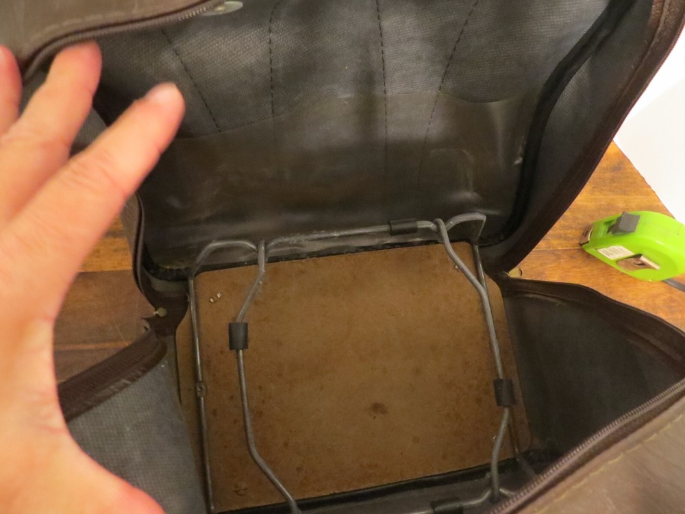 VTG Brunswick Bowling Bag with wire rack