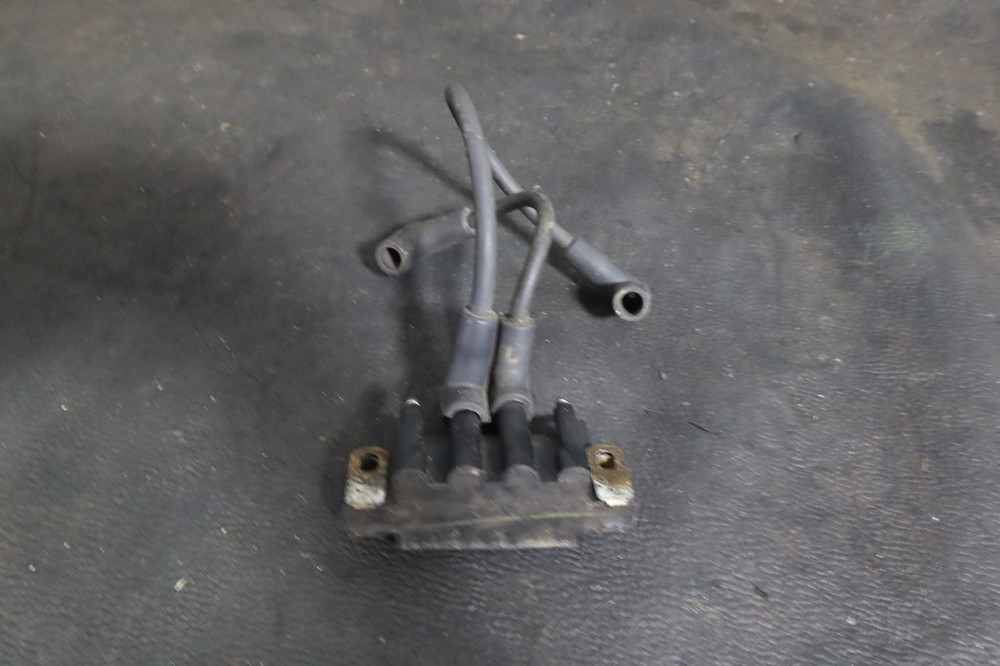 JOHNSON 40HP OUTBOARD IGNITION COIL SPARK PLUG CAP 583740