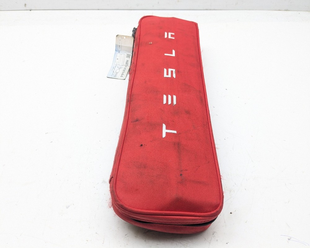 TESLA MODEL 3 EMERGENCY WARNING TRIANGLE 2019