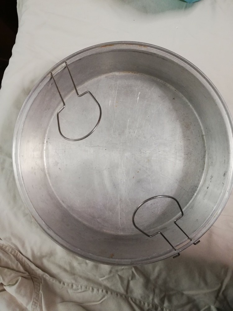 VINTAGE ALUMINUM PAN