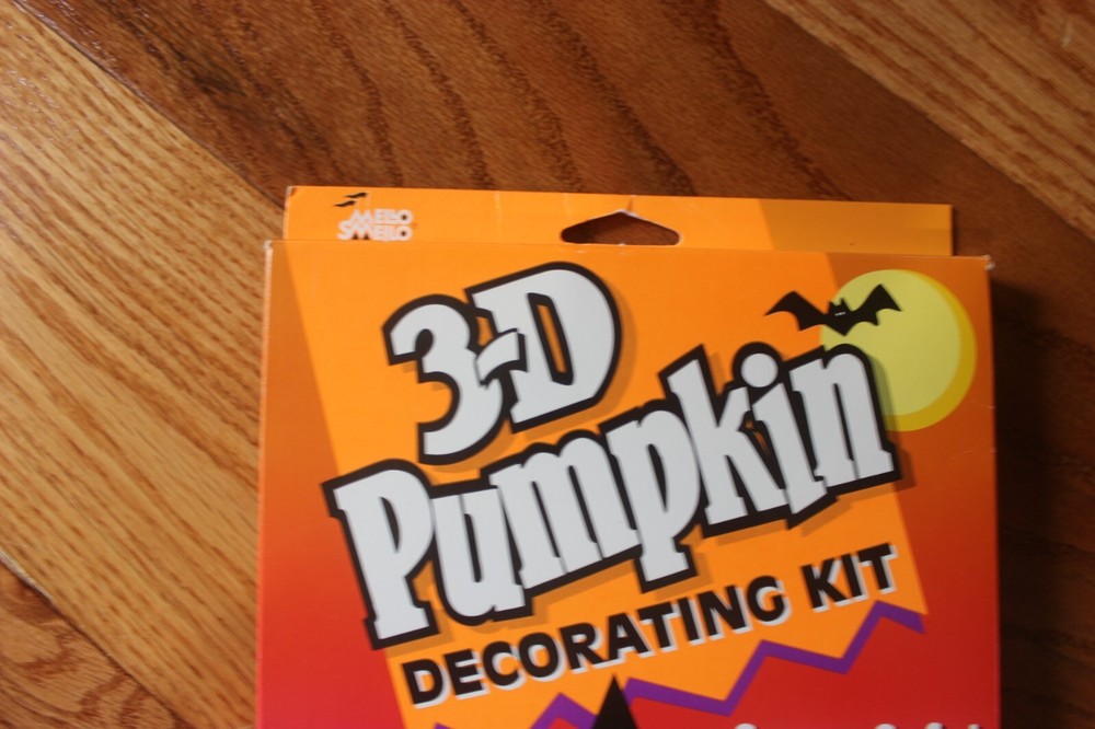 MELLO SMELLO 3-D Pumpkin Halloween Decorating Kit - Scary Series