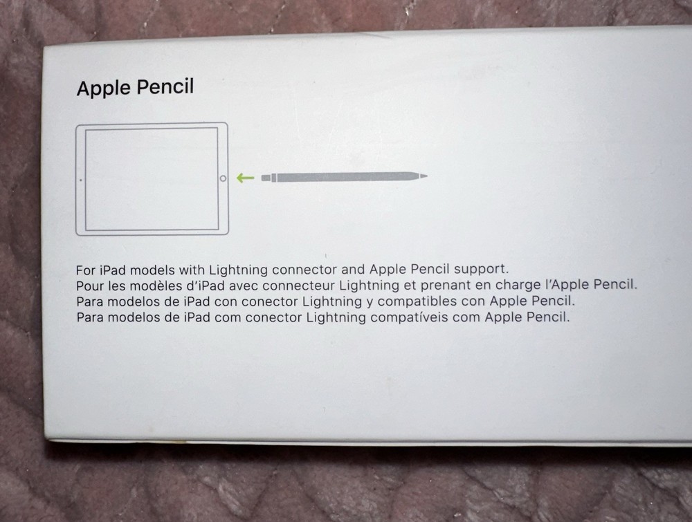 Apple Pencil 1st Gen White Stylus for iPad, Bluetooth, Lightning Connector