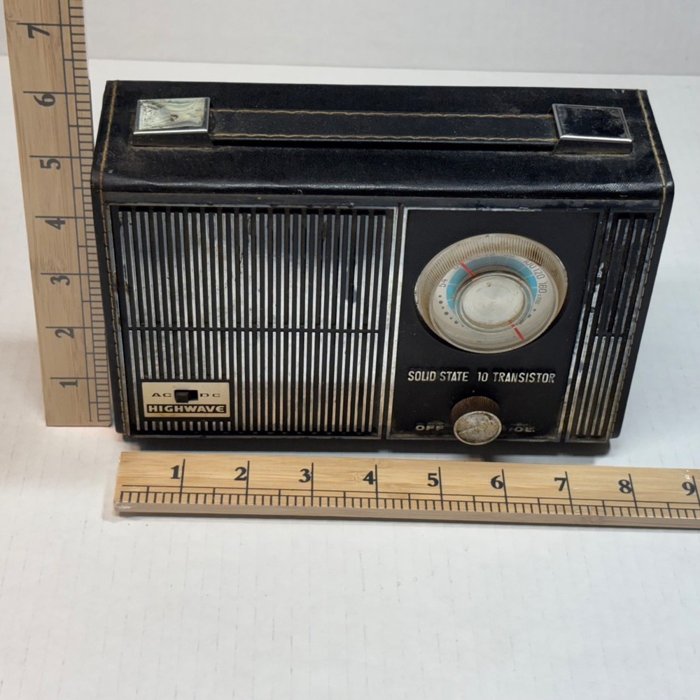 Vintage Highwave AC-DC Solid State 10 Transistor, Black Plastic Case Korea