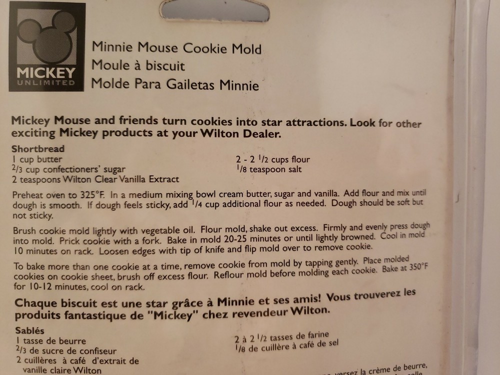 Wilton Cookie Molds: Minnie Mouse & Bugs Bunny Baking Molds